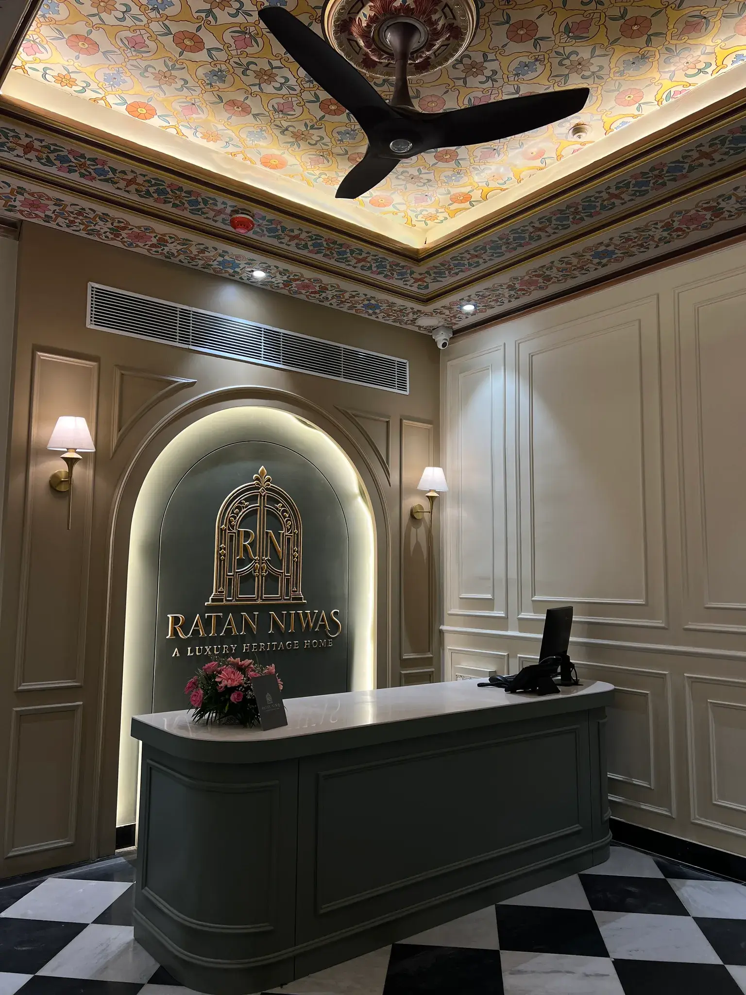 Reception Ceiling & Chandelier Details