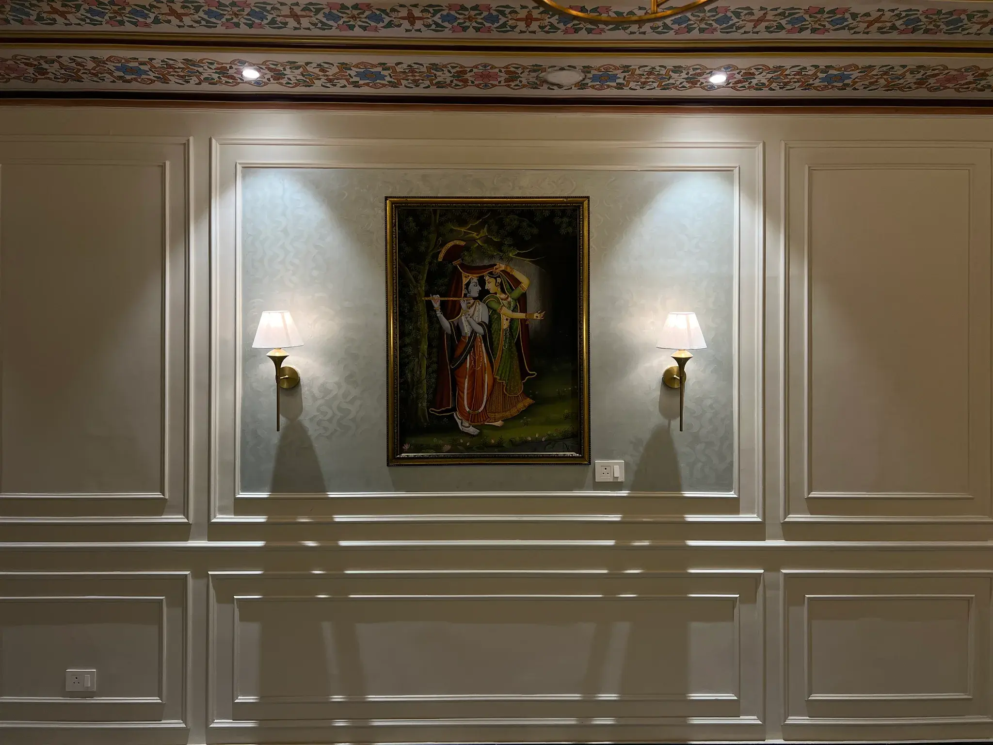 Lobby Artwork & Traditional Sconce Lighting