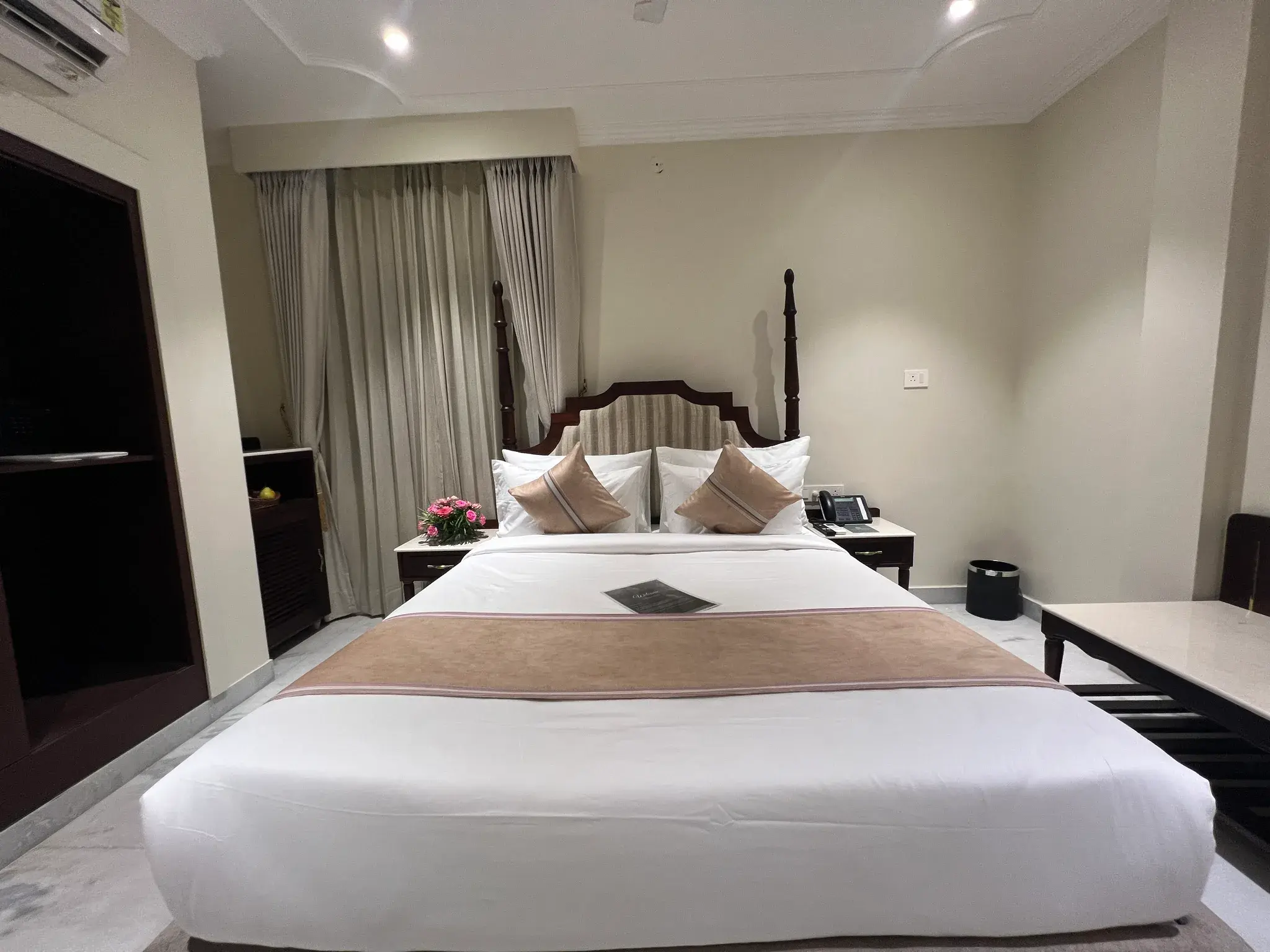 Grand Luxury Room Slide 2