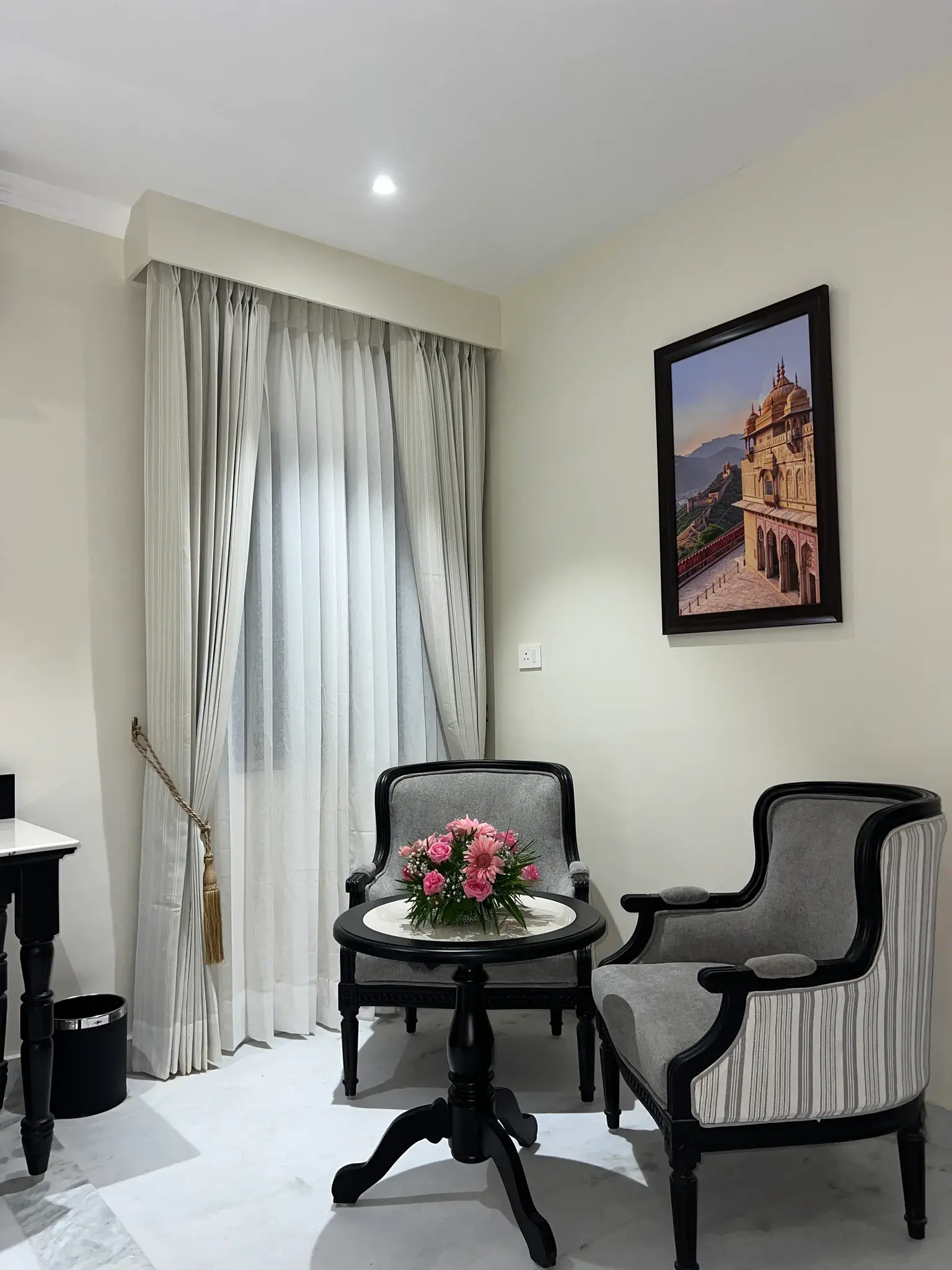 Royal Suite Room Slide 6
